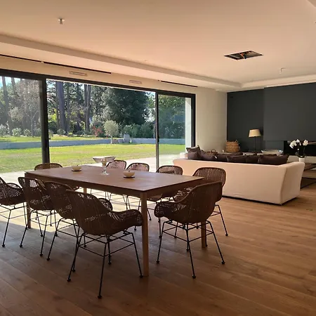 Beautiful South-facing Architect's House! *