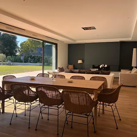 Villa Beautiful South-facing Architect's House!