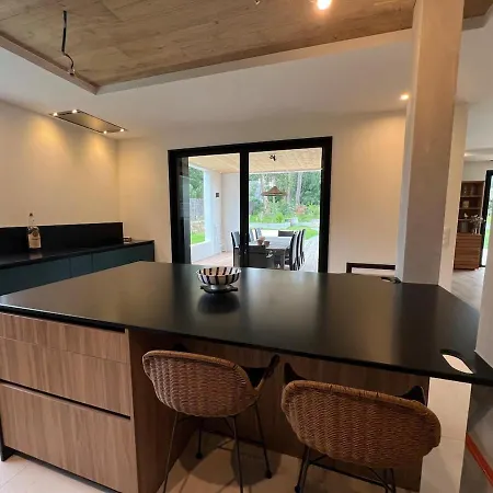 Villa Beautiful South-facing Architect's House! *