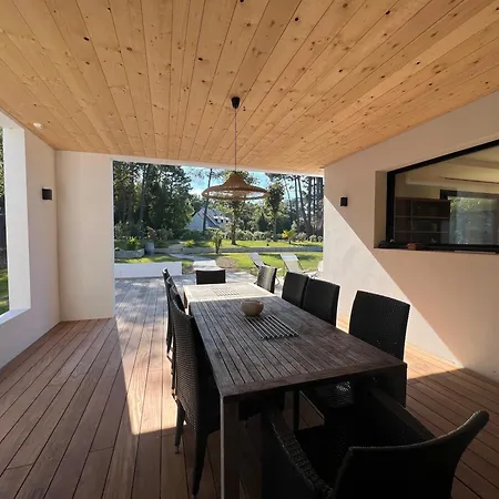 Villa Beautiful South-facing Architect's House!