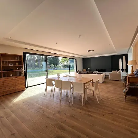 Villa Beautiful South-facing Architect's House! *