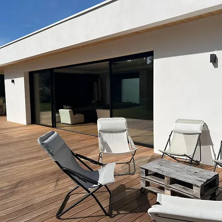 Beautiful South-facing Architect's House! Villa