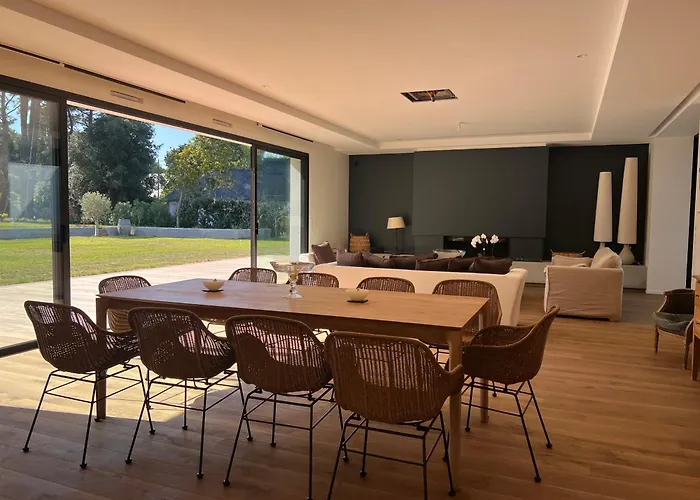 فيلة Beautiful South-facing Architect's House!