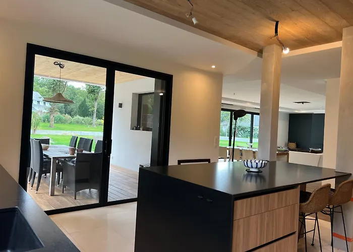 Beautiful South-facing Architect's House!