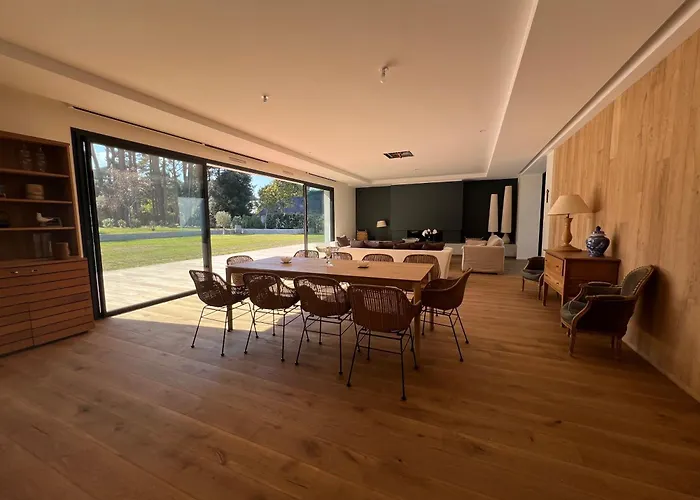 Beautiful South-facing Architect's House!