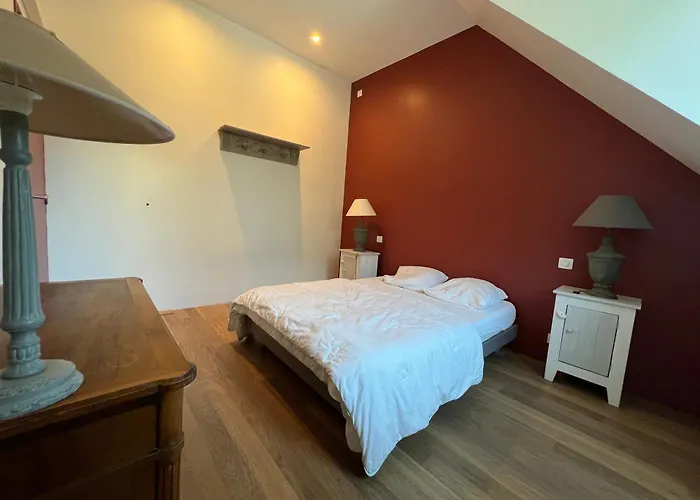 فيلة Beautiful South-facing Architect's House!