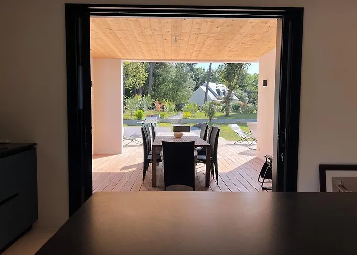 فيلة Beautiful South-facing Architect's House!