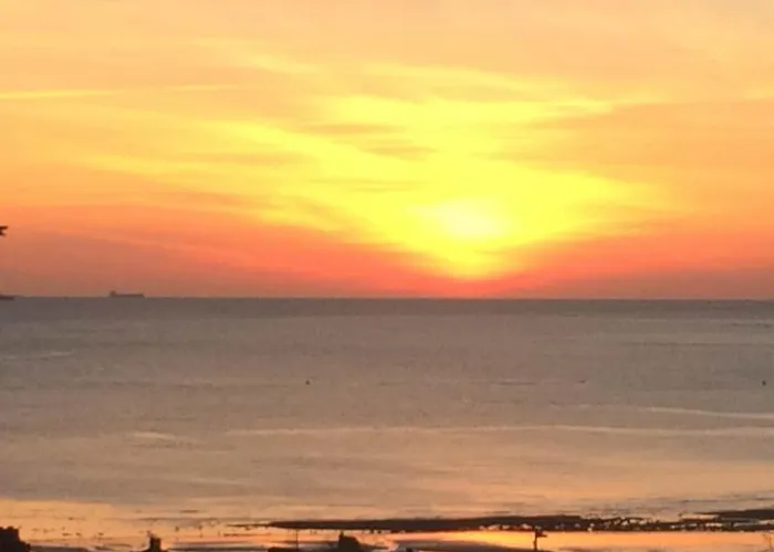 Beautiful South-facing Architect's House! فيلة Quimiac