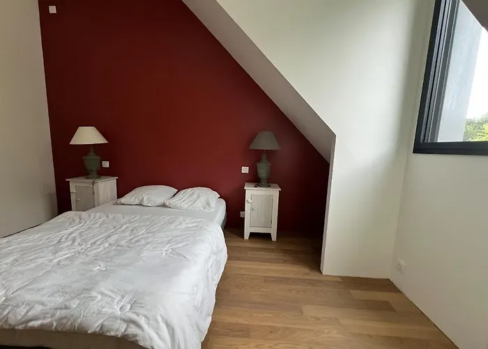 فيلة Beautiful South-facing Architect's House!