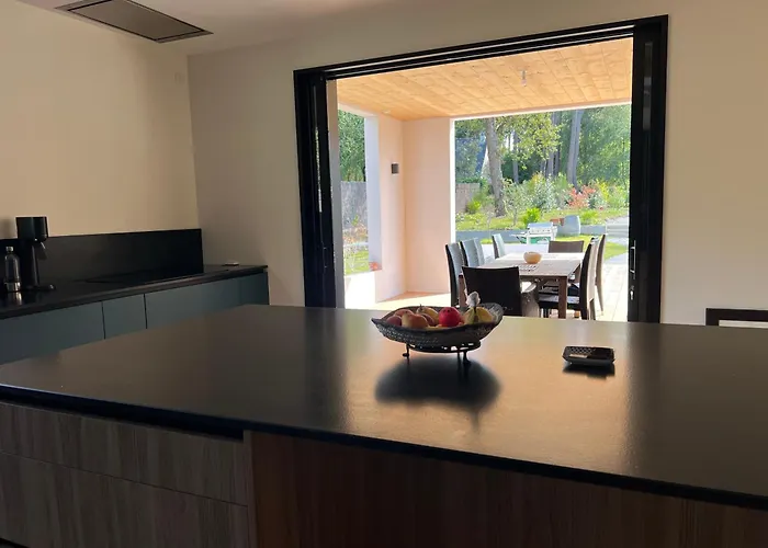 فيلة Beautiful South-facing Architect's House!