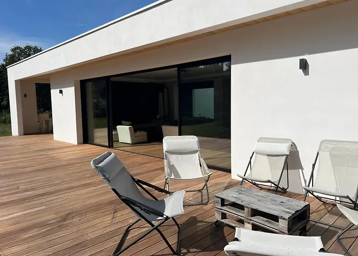 Beautiful South-facing Architect's House! فيلة